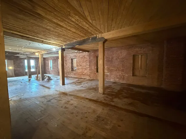 Full heritage floor stripped: brick, beams and boards